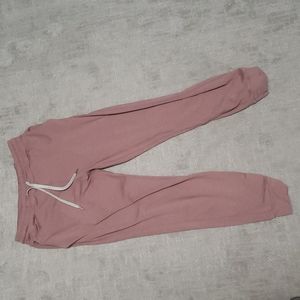 Vuori Women’s small performance jogger